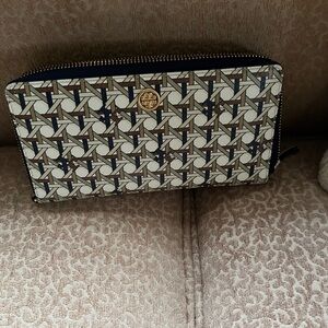 Tory Burch Basketweave wallet